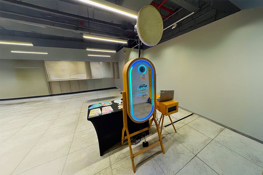 Best magic mirror photo booth in Singapore